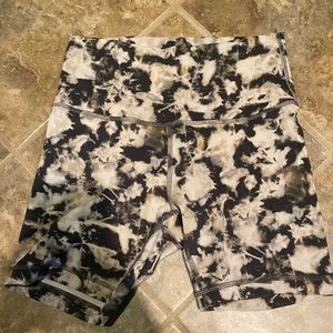 Lululemon Wunder Under 6’ short